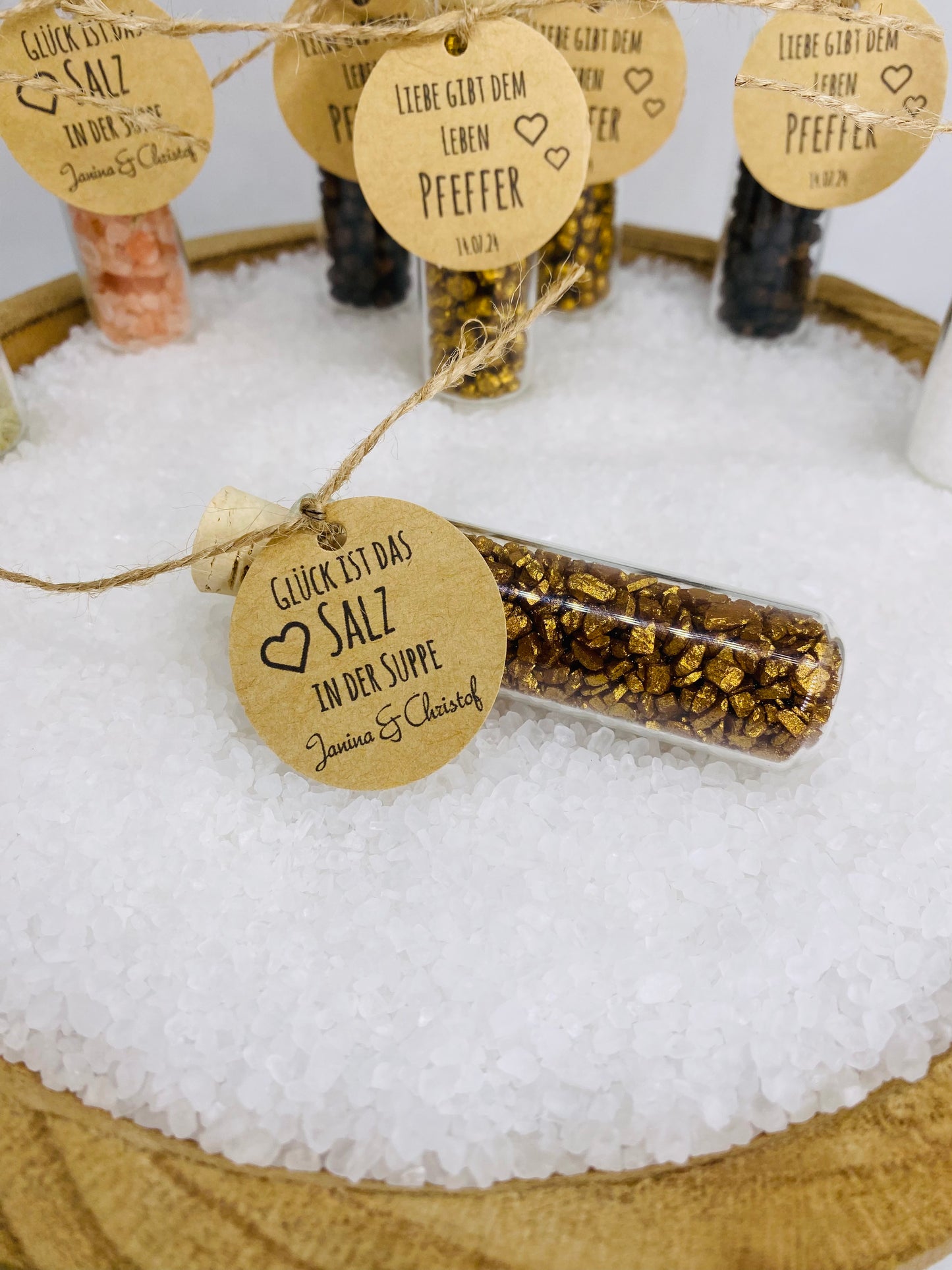 Delicate memories: exquisite party favors with attention to detail