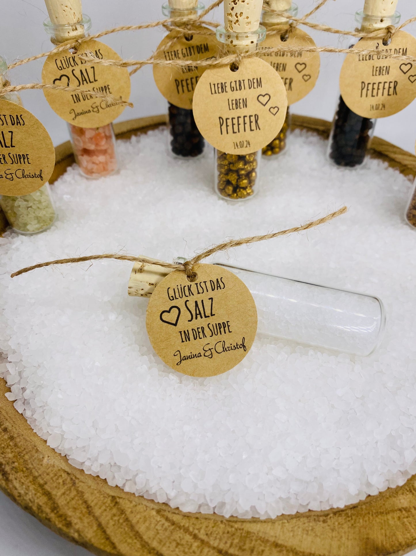 Delicate memories: exquisite party favors with attention to detail