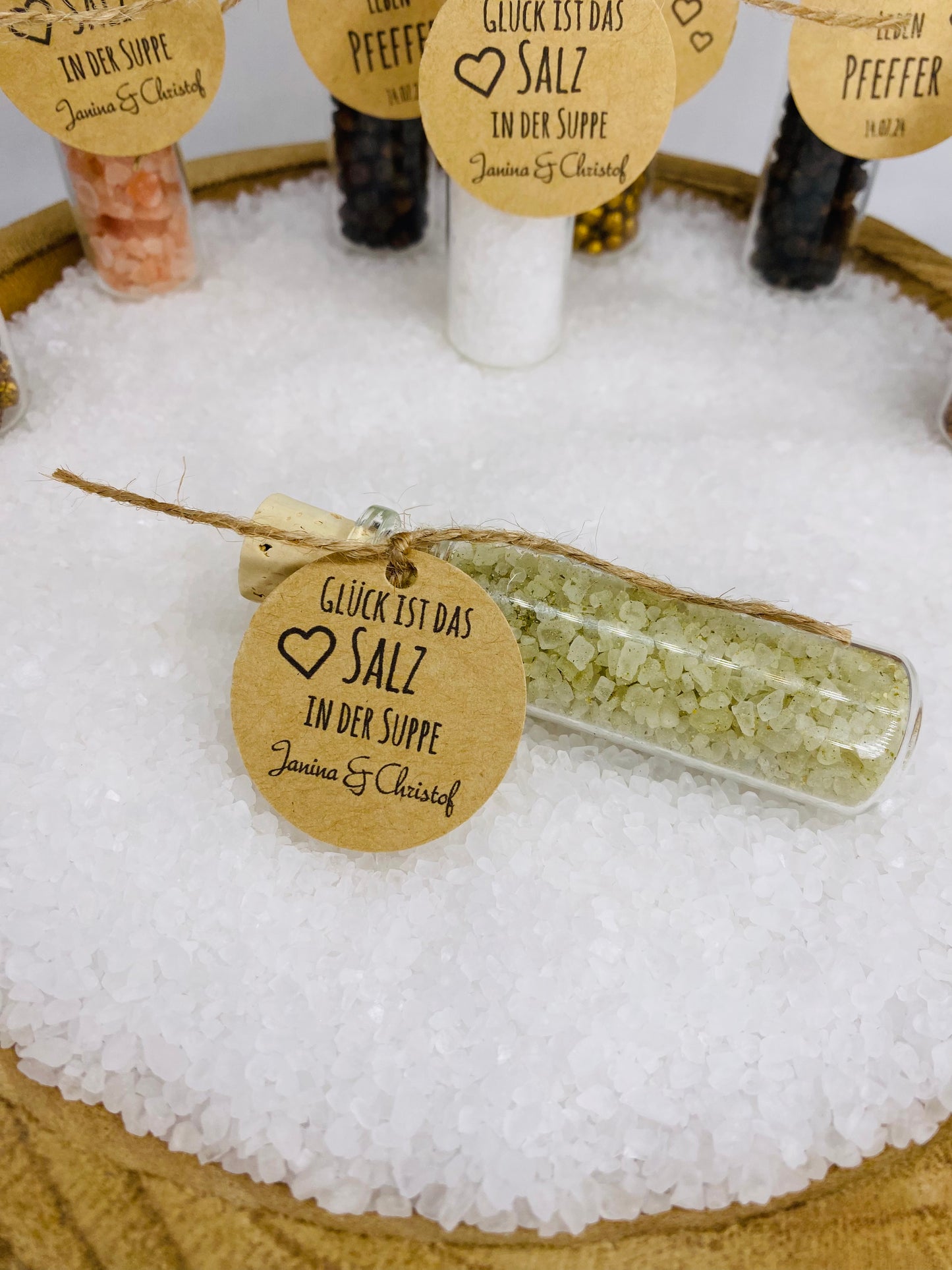 Delicate memories: exquisite party favors with attention to detail