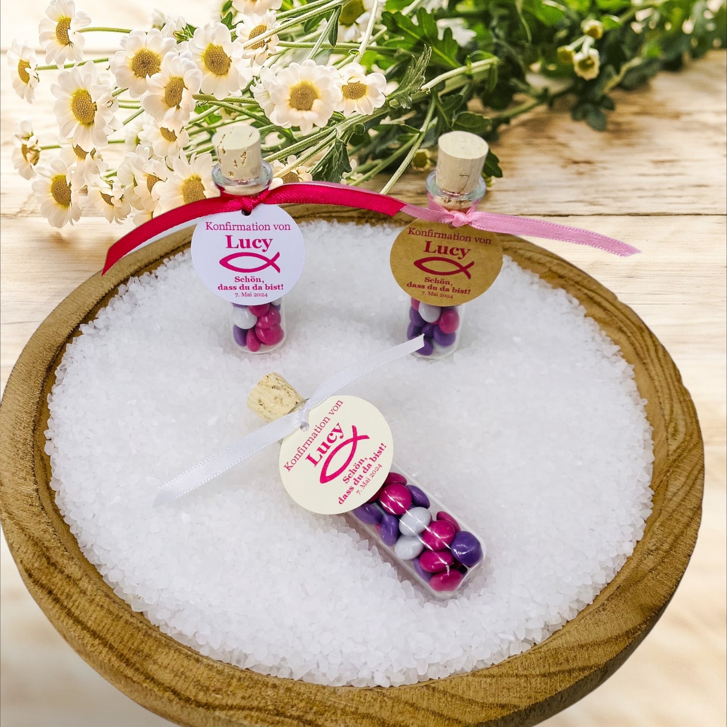 Individual elegance: Personalized guest gift in a ship's glass for unforgettable moments