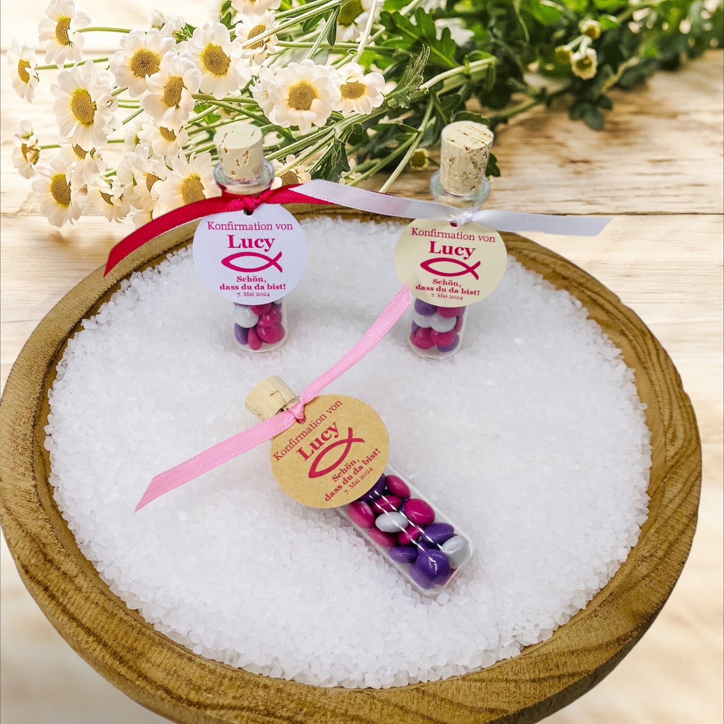 Individual elegance: Personalized guest gift in a ship's glass for unforgettable moments