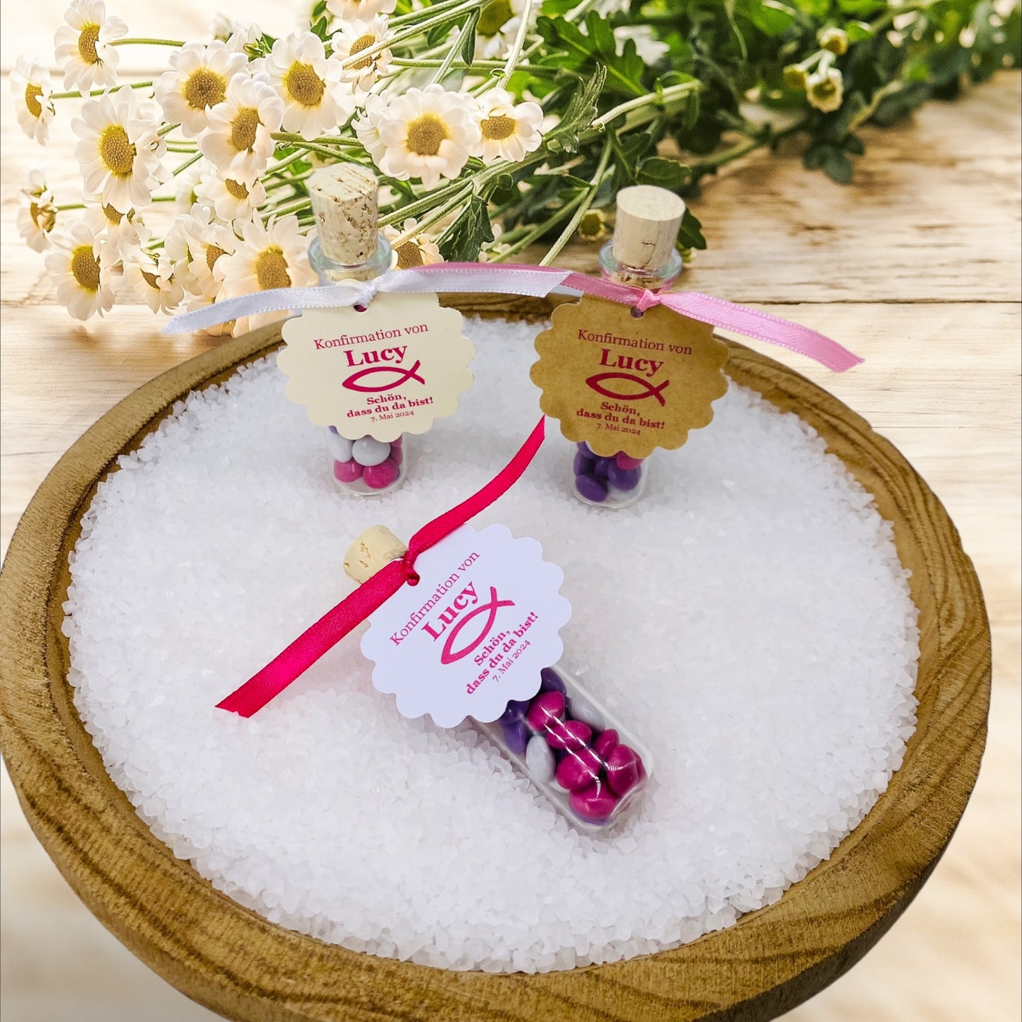 Individual elegance: Personalized guest gift in a ship's glass for unforgettable moments