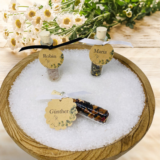 Guest gift: place cards and guest gift in one. Unique ship glasses for unforgettable moments! 45 different contents to choose from