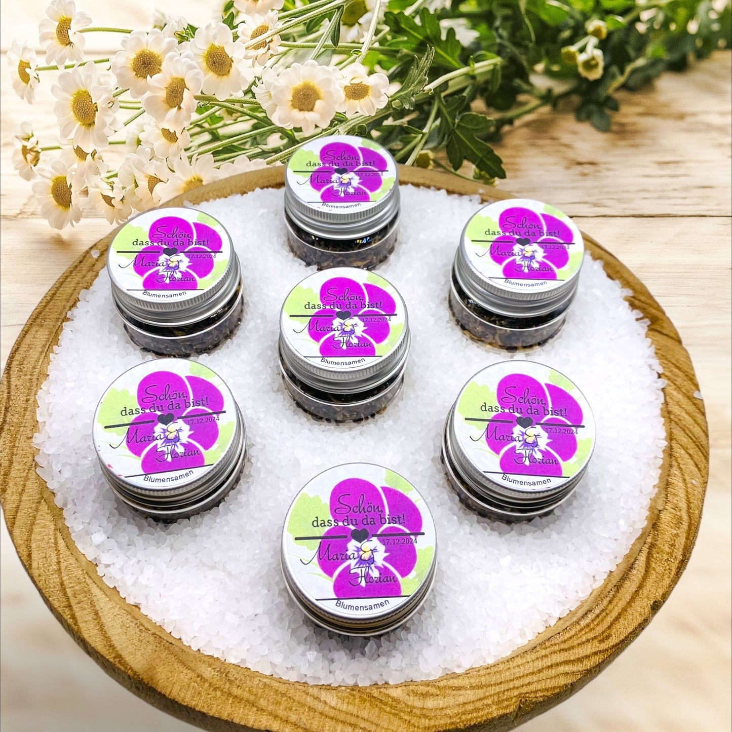 Geschenke für die Gäste mit Blumenmuster Tiegel gefüllt mit Blumensamen