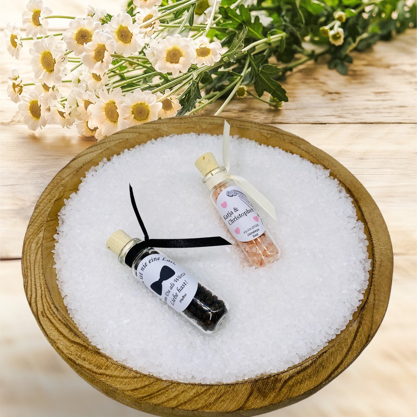 Salt and pepper as a timeless guest gift for your wedding reception