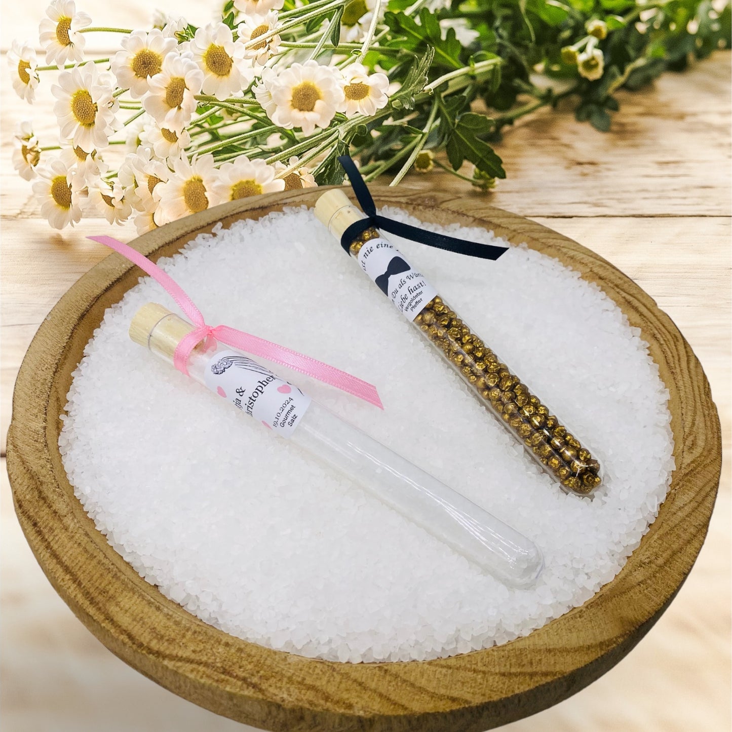 Salt and pepper as a guest gift for your classic celebration in an elegant test tube