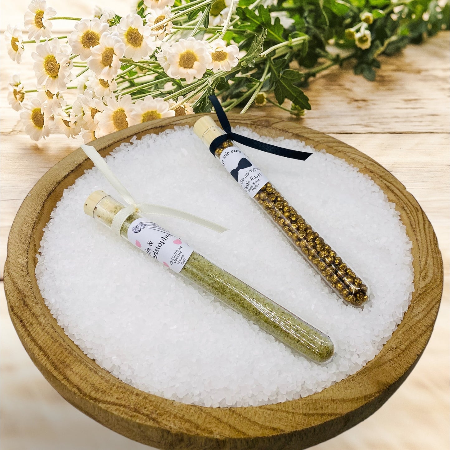 Salt and pepper as a guest gift for your classic celebration in an elegant test tube