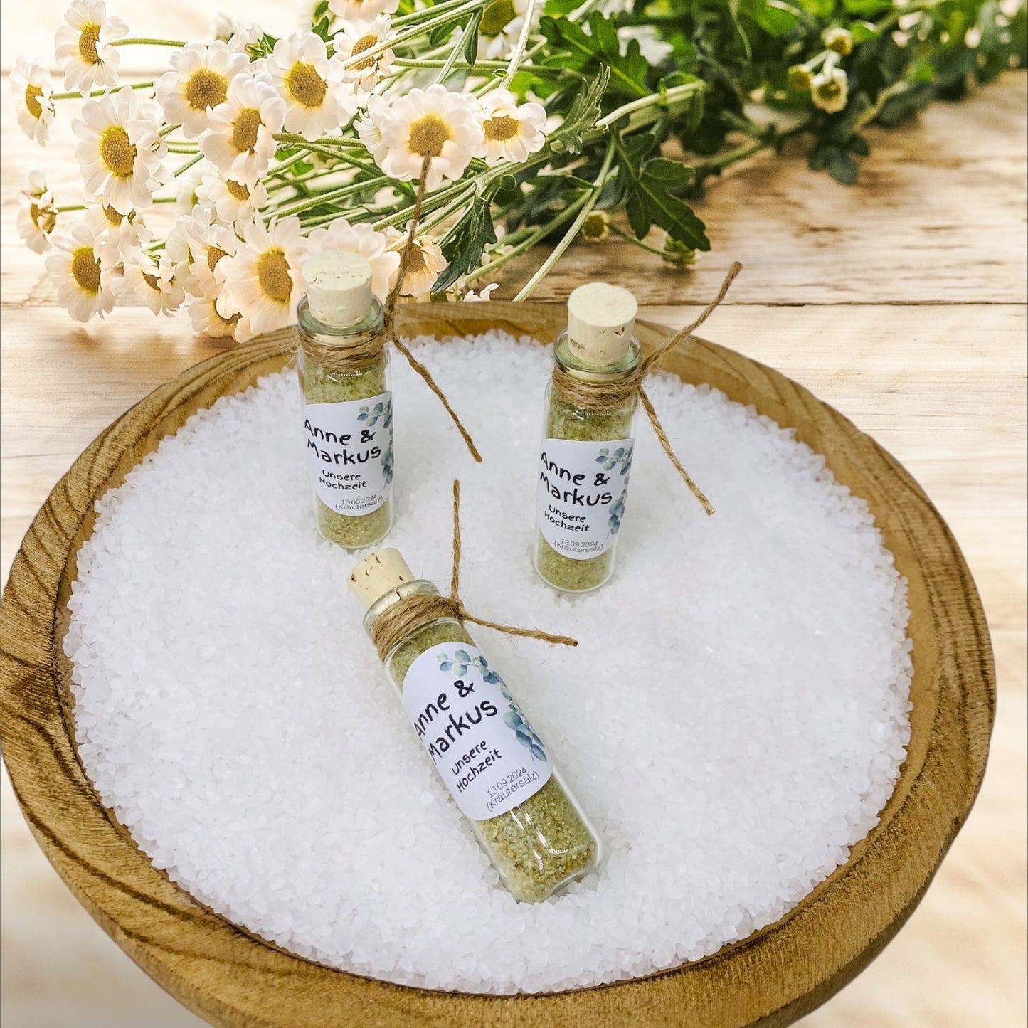 Natural guest gift: Elegant ship's glass with high-quality herbal salt for enjoyable memories, weddings, birthdays, baptisms